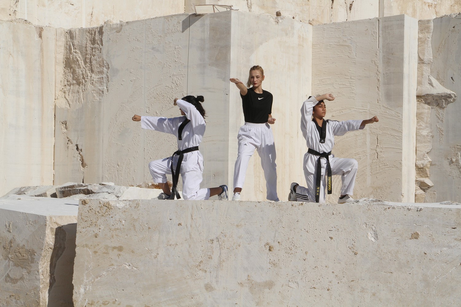 Los taekwondos nacionales entrenan en travertinos de millones de años